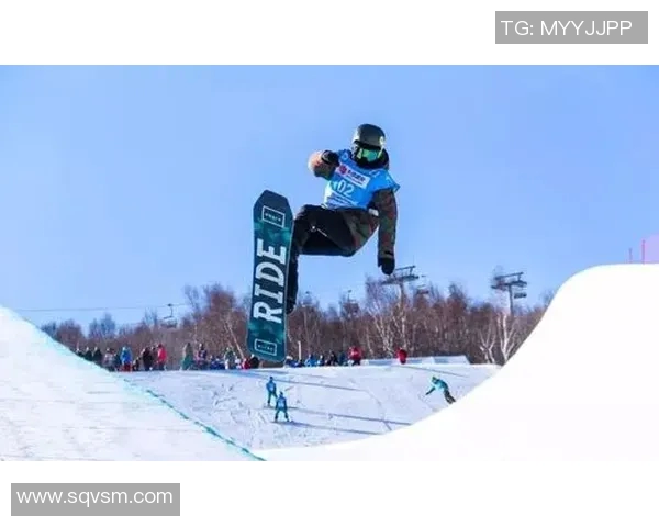 单板滑雪U型池赛果揭晓运动员表现精彩纷呈引发热议与期待